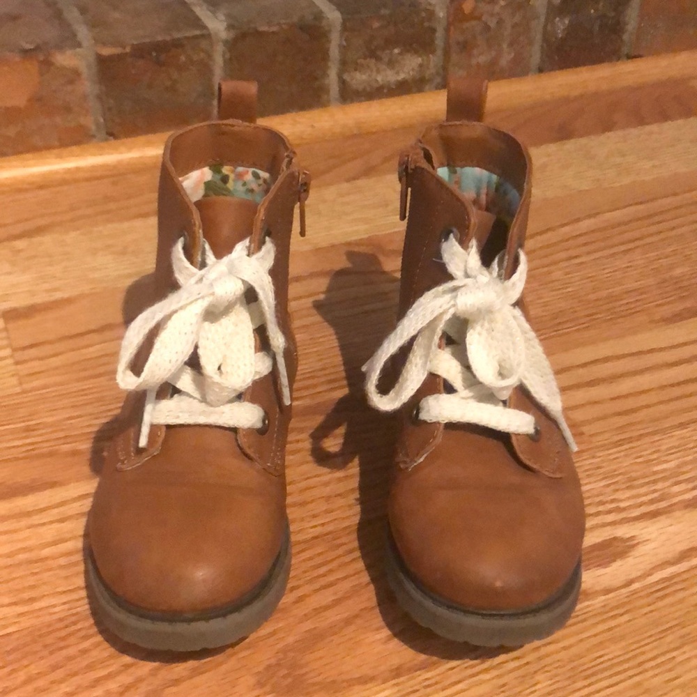 Cat & Jack Brown Lace up boots with zipper